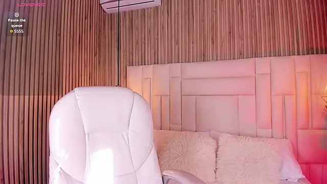 NicolSantos online show from May 7, 11:26 am