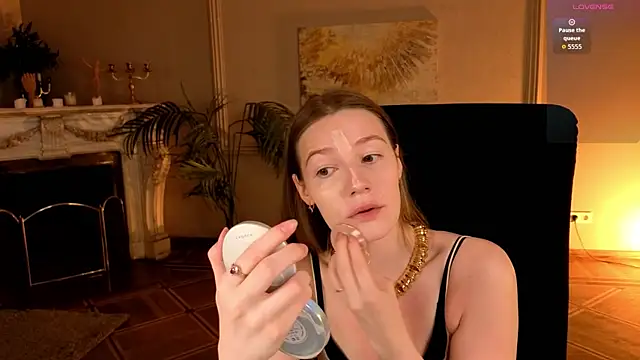 Snapshot of Vanessa___Lui chatting on July 19, 5:55 am Vanessa Lui online show from July 19, 5:55 am
