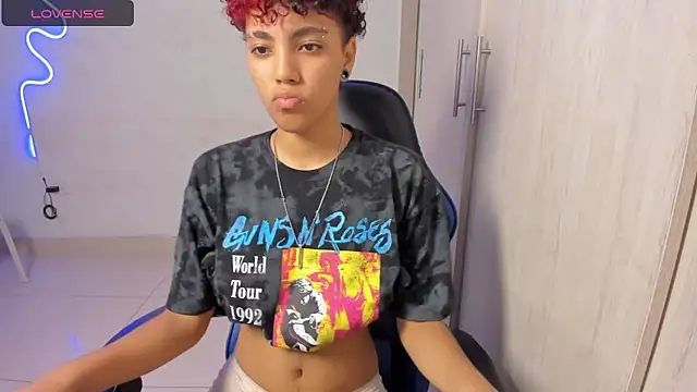 Snapshot of axel_luxxx chatting on April 15, 2:24 pm axel luxxx online show from April 15, 2:24 pm