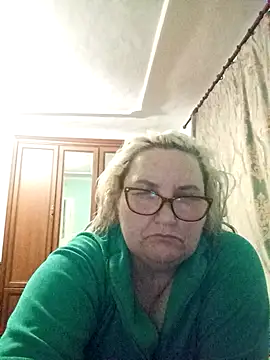 AureliaSky598 online show from May 9, 7:41 pm