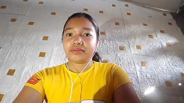 Snapshot of CecileLighty chatting on April 11, 12:04 am CecileLighty online show from April 11, 12:04 am