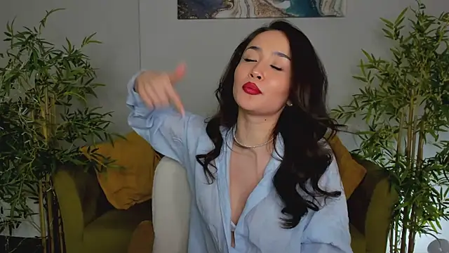 Riddle Lay online show from April 13, 9:53 pm