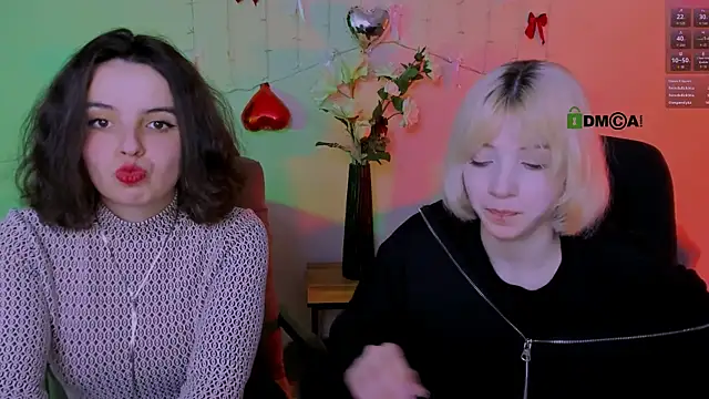 mia mooon  online show from April 15, 9:49 am