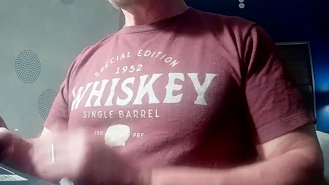 Snapshot of ilundercover chatting on April 15, 10:22 am ilundercover online show from April 15, 10:22 am