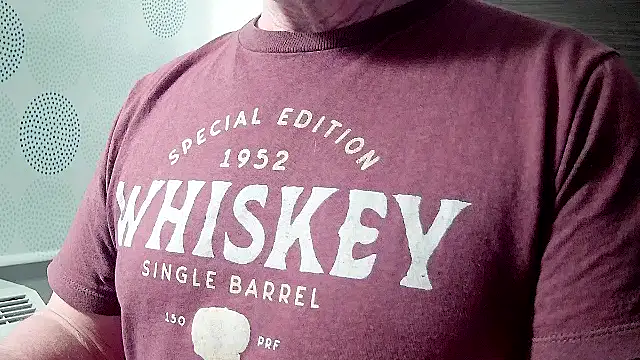 Snapshot of ilundercover chatting on April 16, 8:37 am ilundercover online show from April 16, 8:37 am