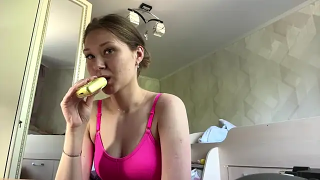UncaringArtery online show from May 29, 6:33 am