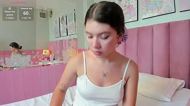 Hellencute18  online show from May 22, 2:55 pm