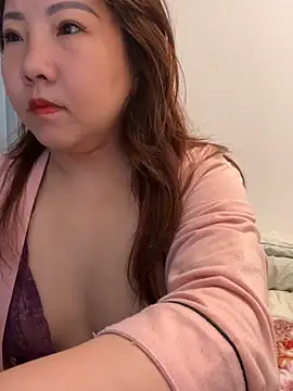 Snapshot of yhan1314 chatting on April 11, 7:45 am yhan1314 online show from April 11, 7:45 am