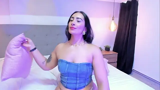 AmaraValenti online show from April 16, 10:56 pm