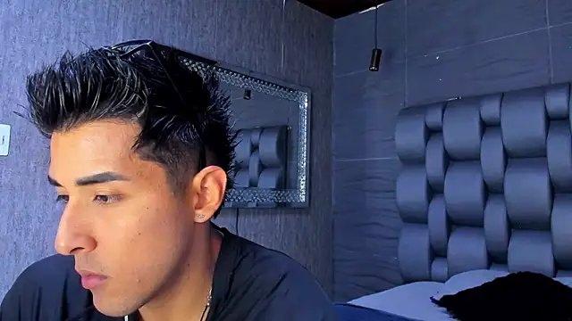 Snapshot of alangreek1 chatting on April 14, 11:44 pm alangreek1 online show from April 14, 11:44 pm