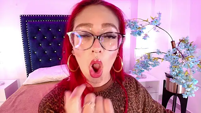 Amelie adams online show from May 29, 11:30 am