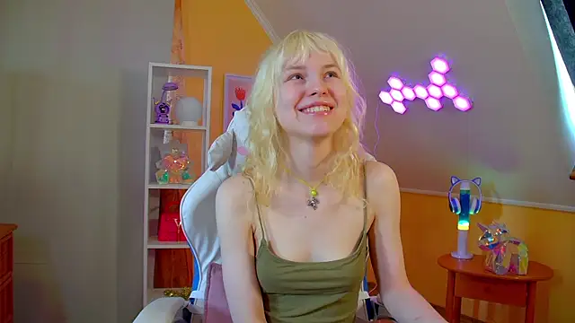 HannahHollis online show from April 26, 6:22 am