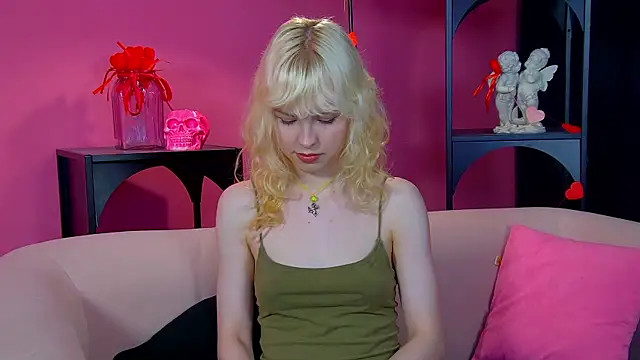 HannahHollis online show from May 14, 6:26 pm