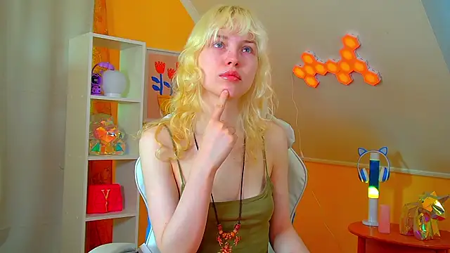 HannahHollis online show from May 24, 6:07 am