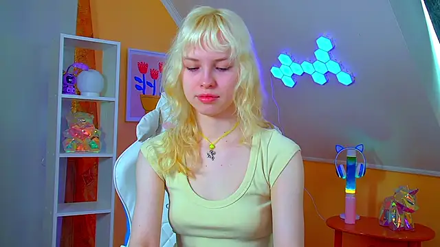 HannahHollis online show from May 31, 6:21 am