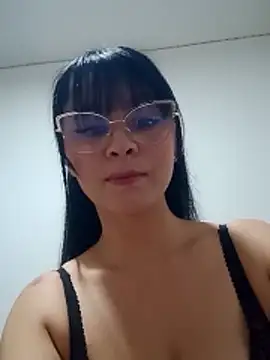 Snapshot of roos1237 chatting on April 15, 4:52 am roos1237 online show from April 15, 4:52 am