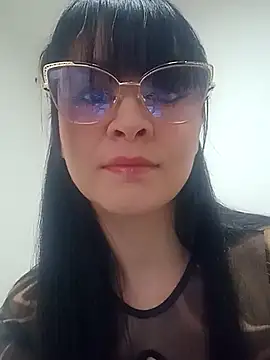 Snapshot of roos1237 chatting on April 16, 11:55 am roos1237 online show from April 16, 11:55 am