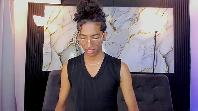 Snapshot of triiangel_latinboy chatting on June 7, 12:31 pm triiangel latinboy online show from June 7, 12:31 pm