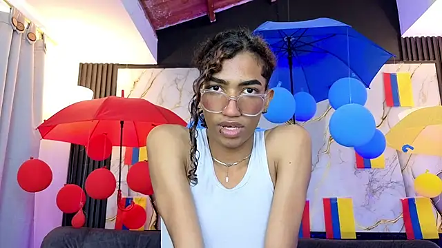 Snapshot of triiangel_latinboy chatting on July 2, 12:22 pm triiangel latinboy online show from July 2, 12:22 pm