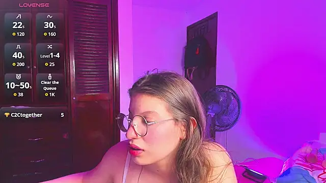 liiliie petite online show from July 17, 10:14 pm