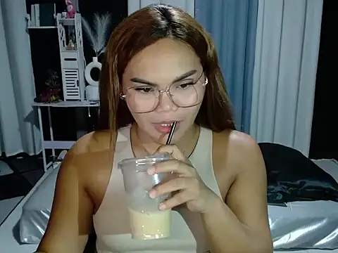 Kylie mortel online show from April 10, 4:33 pm