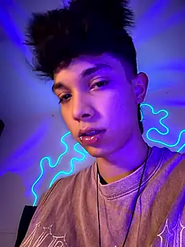 RoughDiamond  online show from July 14, 2:05 am