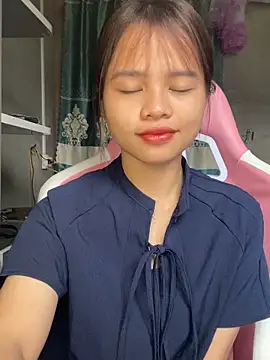 Snapshot of mayha11 chatting on April 16, 1:28 am mayha11 online show from April 16, 1:28 am