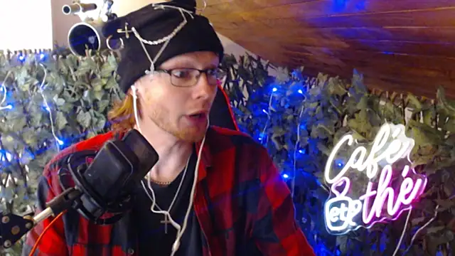 Snapshot of SkinnyAlex1312 chatting on April 9, 9:58 am SkinnyAlex1312 online show from April 9, 9:58 am