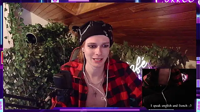 Snapshot of SkinnyAlex1312 chatting on April 16, 3:35 pm SkinnyAlex1312 online show from April 16, 3:35 pm