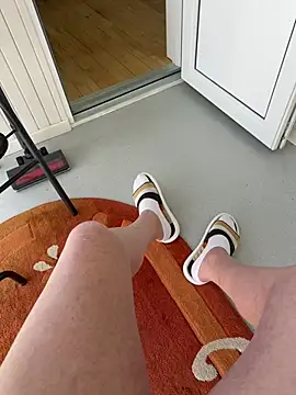 Snapshot of elysmay chatting on April 9, 10:09 am elysmay online show from April 9, 10:09 am