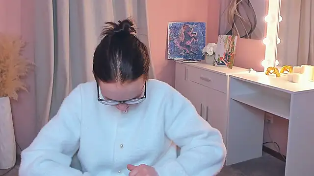 ErmaCurlis online show from April 10, 11:15 am