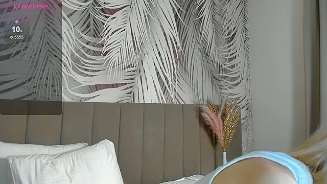 Snapshot of Lizzyvega chatting on May 1, 1:54 am Lizzyvega online show from May 1, 1:54 am