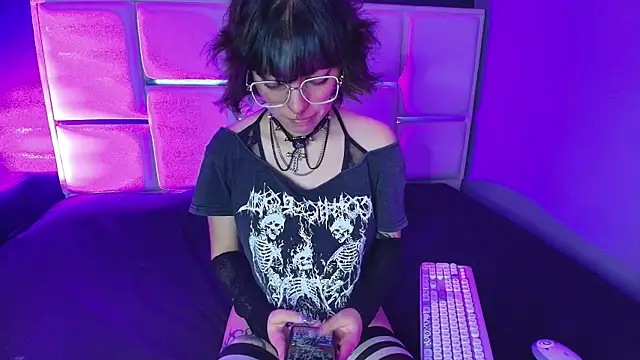 Snapshot of BadEmyXO chatting on July 11, 4:15 am BadEmyXO online show from July 11, 4:15 am