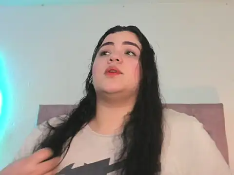 laurenlaine online show from April 11, 4:11 pm