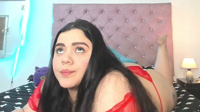 Snapshot of laurenlaine chatting on June 11, 12:32 am laurenlaine online show from June 11, 12:32 am