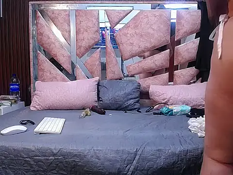 scarletjonescl202 online show from April 15, 4:03 pm