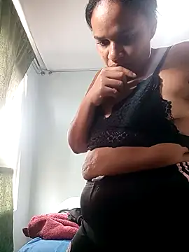 Snapshot of sexybronwlatin chatting on April 13, 5:51 pm sexybronwlatin online show from April 13, 5:51 pm