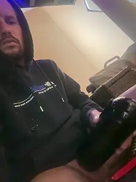 youngwildfreee online show from April 24, 7:33 am