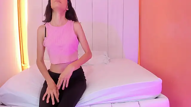 Snapshot of AntonellaRossi_os chatting on April 9, 10:48 pm AntonellaRossi os online show from April 9, 10:48 pm