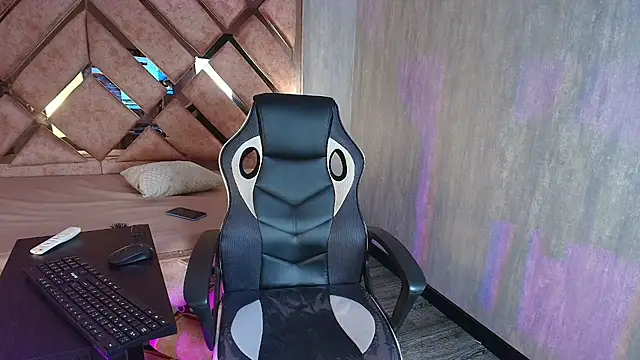 anntonellaamorettii online show from April 16, 8:53 pm