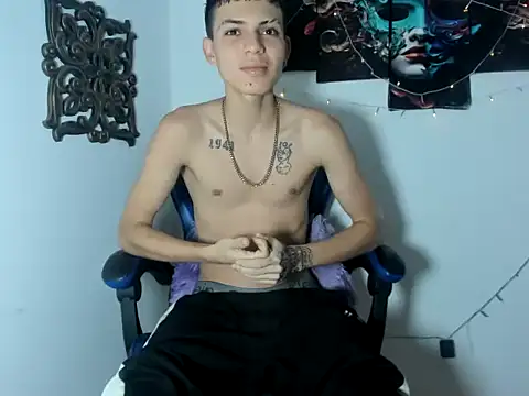 Snapshot of Yherferson_45 chatting on April 11, 4:28 am Yherferson 45 online show from April 11, 4:28 am