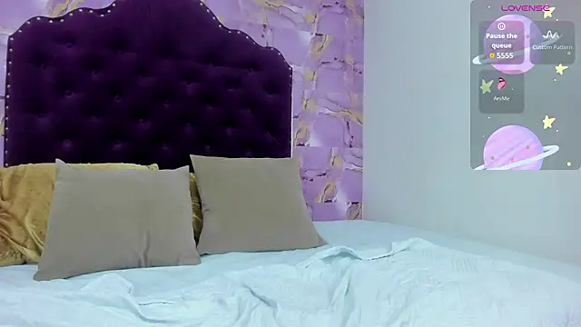 luna bloomm  online show from July 15, 4:07 am
