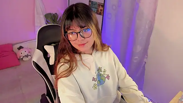 honey m00n online show from April 28, 6:46 pm