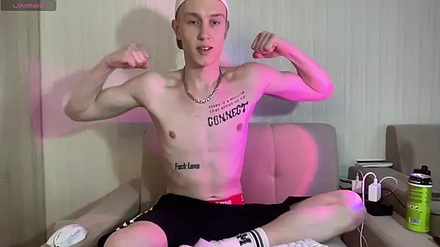 Snapshot of Travis_Gracile chatting on April 16, 9:32 am Travis Gracile online show from April 16, 9:32 am