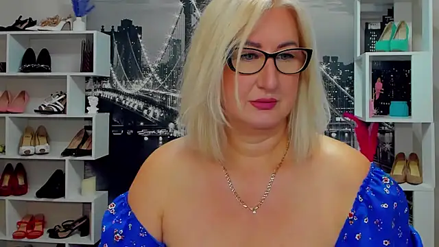DianaFrances online show from May 17, 11:06 am