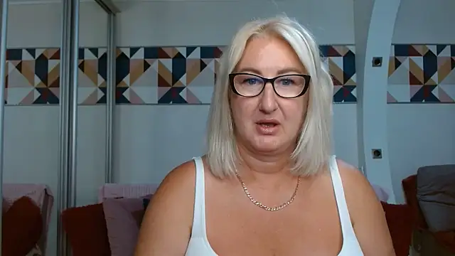 DianaFrances online show from June 28, 1:28 pm