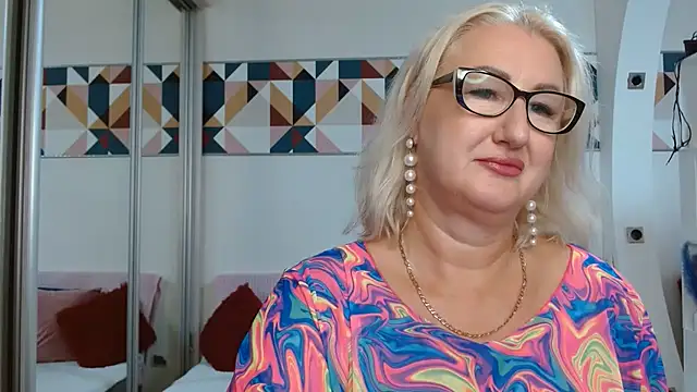 DianaFrances online show from July 3, 4:13 pm