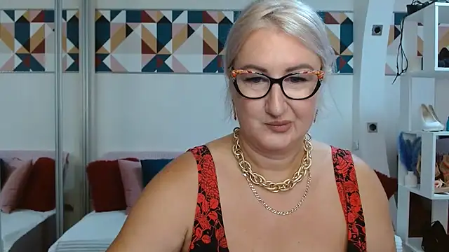 DianaFrances online show from July 8, 6:40 am