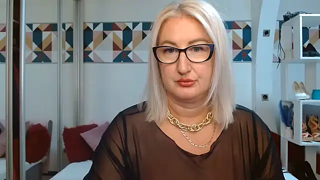 DianaFrances online show from July 17, 8:35 pm