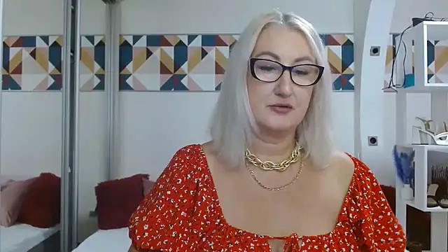DianaFrances online show from July 25, 12:14 pm